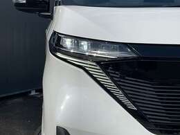 LEDライトは白色光で遠くまで明るく照らし、夜間の安全運転をサポートします