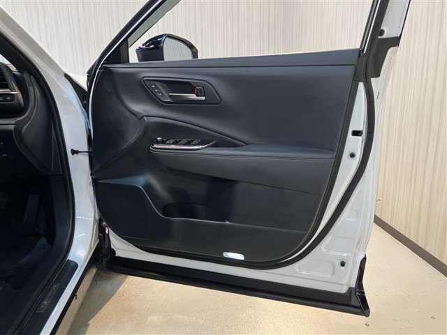運転席前面ドア部分です♪