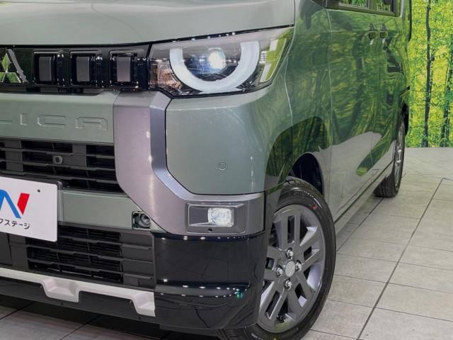 【LEDヘッドライト】悪天候や夜間走行時も良好な視界を確保し安心して運転できる高輝度LEDヘッドライトを装備！点灯速度が早く、消費電力も抑えられています。
