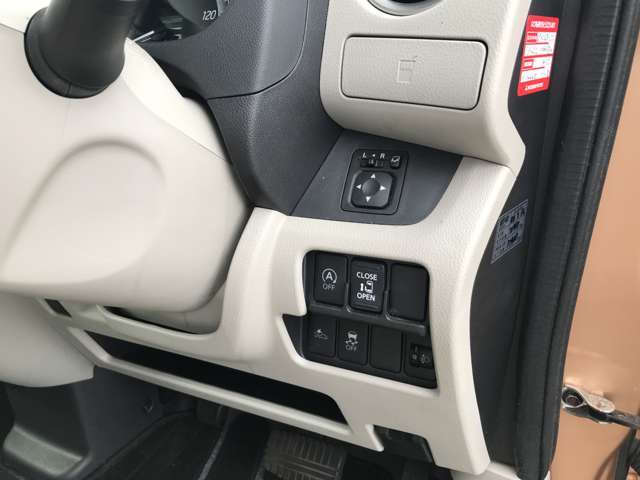 こちらのお車にはアイドリングストップ・衝突被害軽減ブレーキ・横滑り防止装置・他が装備されています！お電話での問い合わせは0078-6002-135728(無料)です♪お気軽にどうぞ♪♪