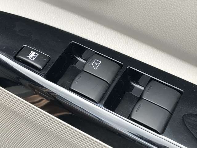 便利なパワーウインドウも完備です！お電話での問い合わせは0078-6002-135728(無料)です♪お気軽にどうぞ♪♪【HPもご覧ください☆ https://k-smile.jp/kyoto/ 】