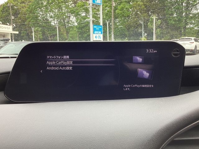 Apple　CarPlayやAndroid Auto対応のUSBを装備。AUX端子搭載。お持ちの携帯とセンターディスプレイを同期してナビの表示や音楽の再生が可能です。