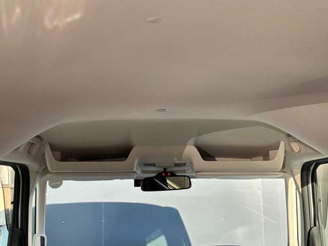 天井にも収納スペースがございます♪