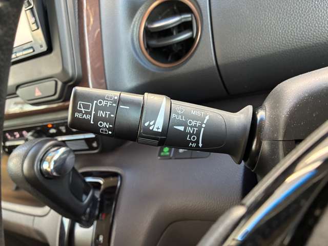 雨量に応じてワイパーの動作間隔を調整することができます◎