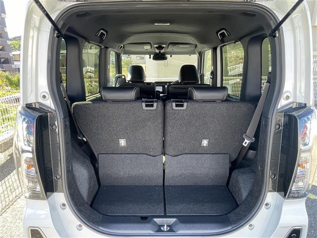 【トランク】積み込みやすくて、たっぷり積める荷室です。シートアレンジできるものは、乗車人数と荷物の量や大きさによってシートを動かすことができるので、より快適なドライブが可能です！