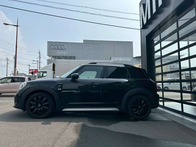 MINI　NEXT鹿児島は鹿児島市宇宿2-19-3にございます。お電話での問い合わせは099-257-3800まで。