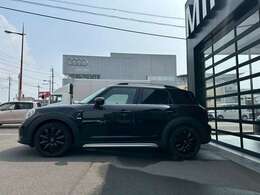 MINI　NEXT鹿児島は鹿児島市宇宿2-19-3にございます。お電話での問い合わせは099-257-3800まで。