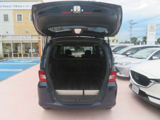 トランクの画像です！当店のカーライフアドバイザーがお客様にぴったりの車両をご提案致します！