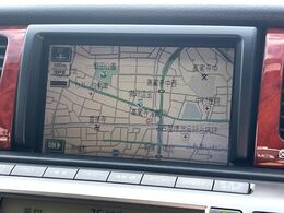 【メーカー純正ナビ】インテリアに溶け込むスタイリッシュな「専用設計」メーカーナビを装備♪視認性や操作性など基本性能にも優れ、より上質なカーライフをお楽しみいただけます。