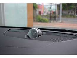 【Bowers＆Wilkins】世界のオーディオファン垂涎のプレミアムサウンドシステムを搭載。コンサートホールのベストポジションに相当する音場空間を忠実に再現。乗る人すべてに驚きの音響体験を提供します