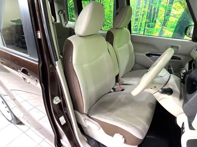 運転席シート廻りは使用感も少なく、良好な状態となっています。丁寧に使われていたことがよくわかりますね。