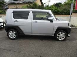 広々とした車内空間に優れた燃費性能。更にデザインも上質で人気のお車です！