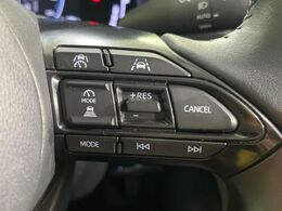 【レーダークルーズコントロール】高速道路での長距離走行が楽に！！自動で速度を保つクルーズコントロールが、衝突軽減システムと連携し、前方の車両を感知して車間を保つように速度調節してくれます！！