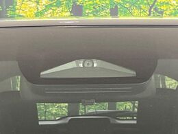 【トヨタセーフティセンス】走行中に前方の車両等を認識し、衝突しそうな時は警報とブレーキで衝突回避と被害軽減をアシスト。より安全にドライブをお楽しみいただけます。