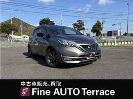 ハイブリッド車なので長距離ドライブにもってこいの1台です。