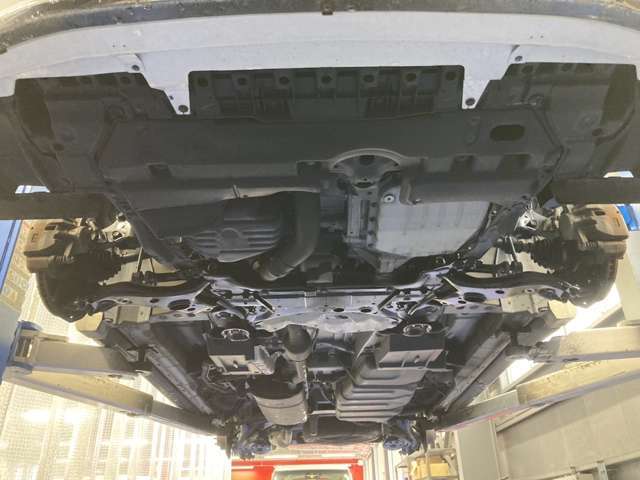 下廻り前方から☆　しっかりメンテナンスして頂いていたようで、サビが少なくキレイな状態！じっくりご覧下さい♪【無料電話】0078-6003-206896　【LINE　ID】07020337089で検索♪