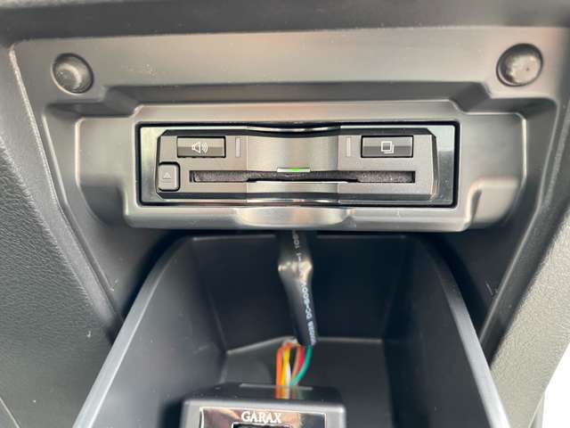 純正ビルトインETC☆　高速道路のインターチェンジも楽々通過♪　カードが見え辛いので防犯対策にも！　　　　【無料電話】0078-6003-206896　【LINE　ID】07020337089で検索♪