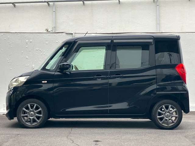 当店在庫は外装、内装クリーニング後に展示し、併せて事故修復歴の有無、メーター改ざん歴の有無も第三者機関による検査を全台実施しております。車検、整備、鈑金塗装も自社で対応できますのでご安心ください。