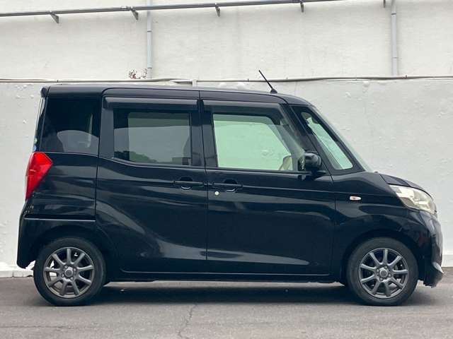 当店在庫は外装、内装クリーニング後に展示し、併せて事故修復歴の有無、メーター改ざん歴の有無も第三者機関による検査を全台実施しております。車検、整備、鈑金塗装も自社で対応できますのでご安心ください。