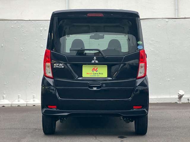 当店在庫は外装、内装クリーニング後に展示し、併せて事故修復歴の有無、メーター改ざん歴の有無も第三者機関による検査を全台実施しております。車検、整備、鈑金塗装も自社で対応できますのでご安心ください。