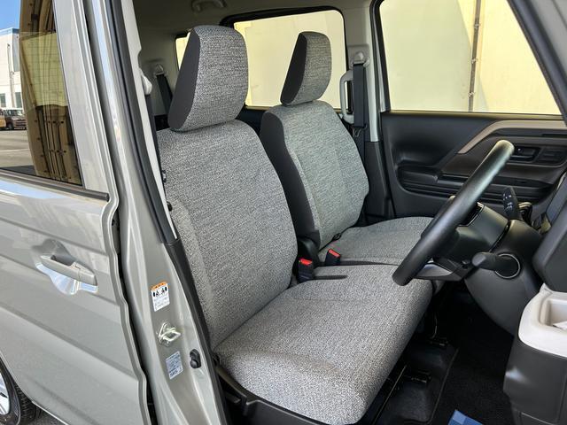 運転する人の体格に合わせて変えられるシートポジション。ワイドな視界を確保して運転しやすいインパネデザイン