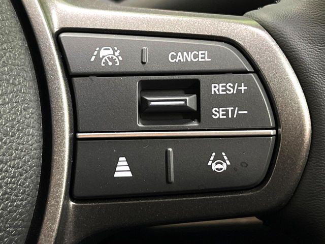 【アダプティブクルーズコントロール】高速道路での長距離走行が楽に！！自動で速度を保つクルーズコントロールが、衝突軽減システムと連携し、前方の車両を感知して車間を保つように速度調節してくれます！！