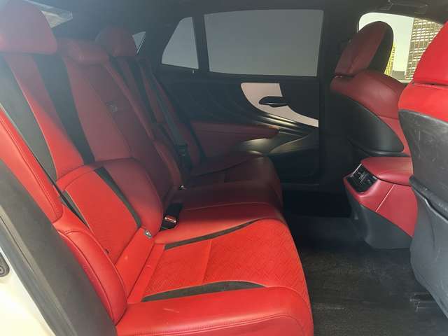車内もキレイで嫌な臭いもありません☆気になる方は内装のスチームクリーナーも施工可能です♪