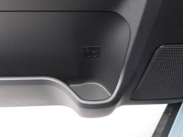カップホルダーは運転席や助手席からちょうど手の届く位置です！！
