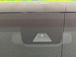 【トヨタセーフティセンス】走行中に前方の車両等を認識し、衝突しそうな時は警報とブレーキで衝突回避と被害軽減をアシスト。より安全にドライブをお楽しみいただけます。