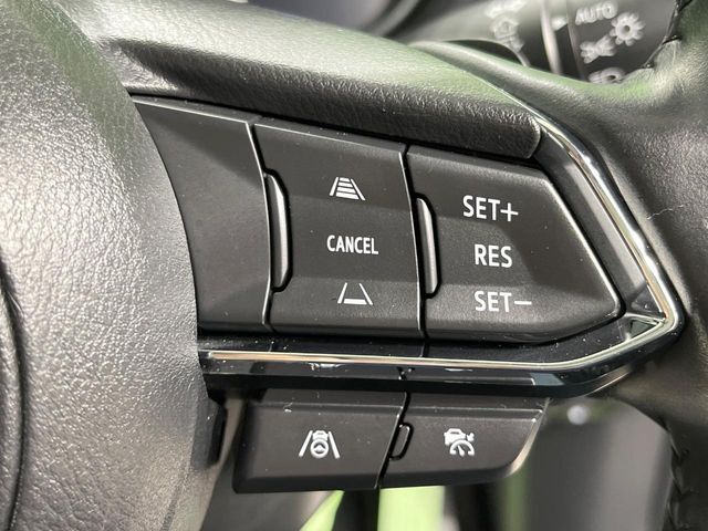 【スマートブレーキサポート】走行中に前方の車両等を認識し、衝突しそうな時は警報とブレーキで衝突回避と被害軽減をアシスト。より安全にドライブをお楽しみいただけます。