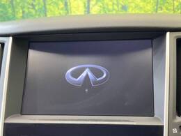 【メーカー純正ナビ】インテリアに溶け込むスタイリッシュな「専用設計」メーカーナビを装備♪視認性や操作性など基本性能にも優れ、より上質なカーライフをお楽しみいただけます。