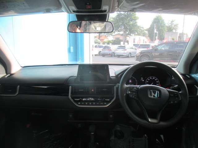 インパネ周りのお写真です。　視界が広く運転もしやすくなっております♪