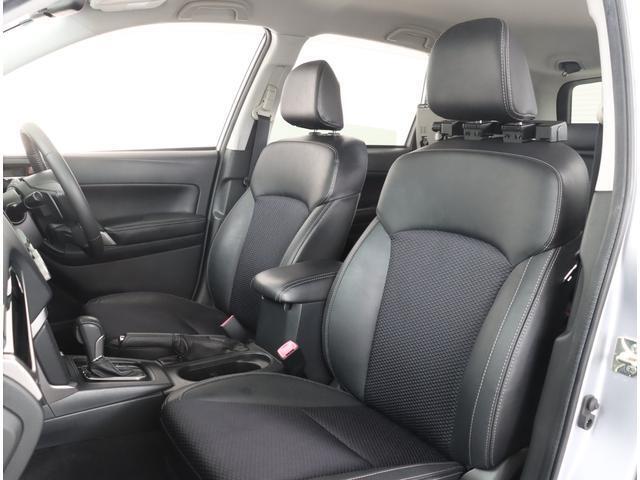 長時間の運転も疲れにくいフロントシート！体をしっかり支えてくれて運転がしやすい形状です！