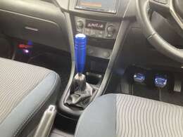 フロントに軽微な修復がございますが、走行上問題ございません。車検令和8年11月、5MT、SDナビ、純正アルミ装備のスズキ　スイフトRSが入庫しました！日本全国対応可能です。