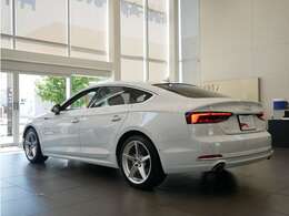 グレイシアホワイトメタリック