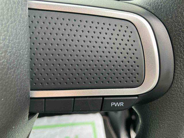 3.「認定中古車カルテ」は、走行距離や修復歴に加えてキズ・凹みの有無・状態や消耗品の交換、過去の整備状況がわかります。