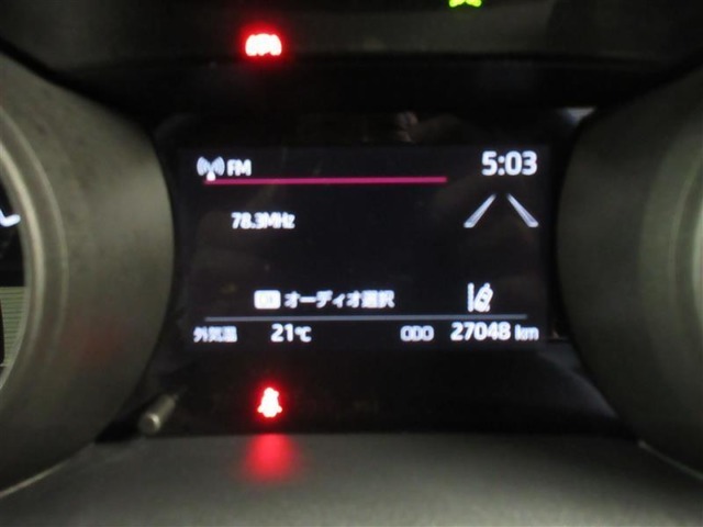 運転席のメータパネル類は常に視界に入る場所ですので、大事なチェックポイントです。ぜひ実際にご乗車ください。