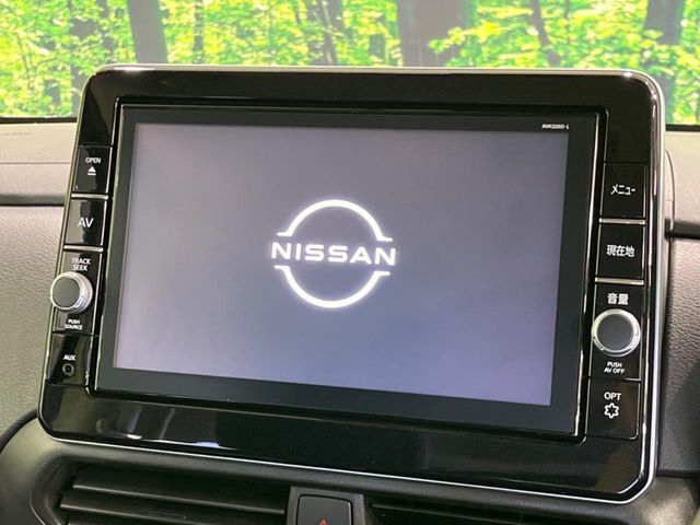 【純正9型ナビ】人気の純正ナビを装備。オーディオ機能も充実しており、Bluetooth接続すればお持ちのスマホやMP3プレイヤーの音楽を再生可能！毎日の運転がさらに楽しくなります！！
