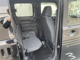 【フロアマット】車内を綺麗に保つのには必須のアイテムです。当店ではフカフカな新品マットも絶賛取り扱い中！ぜひご相談くださいませ。