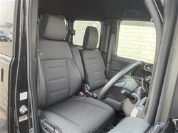 【運転席】座り心地が良いシートなので長時間の運転でも快適にお過ごしいただけます。新品のフロアマットのご注文も可能です。掲載箇所以外にご希望の写真がございましたらお気軽にお問い合わせ下さい。