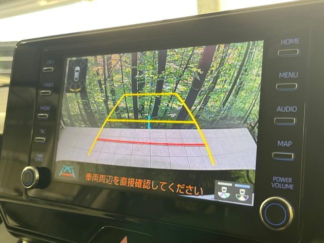 【バックカメラ】駐車時に後方がリアルタイム映像で確認できます。大型商業施設や立体駐車場での駐車時や、夜間のバック時に大活躍！運転スキルに関わらず、今や必須となった装備のひとつです！