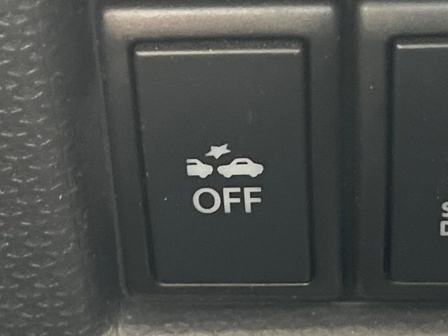 【三菱e-Assist】走行中に前方の車両等を認識し、衝突しそうな時は警報とブレーキで衝突回避と被害軽減をアシスト。より安全にドライブをお楽しみいただけます。