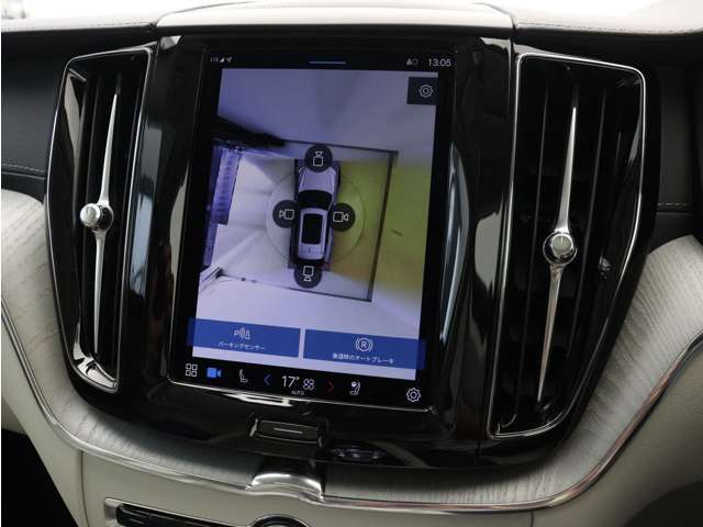 リアカメラによる後方の確認だけでなく、真上から見下ろすバードアイ映像を映し出す360度ビューカメラで、自車周辺の詳細な状況を確認できます。見通しが悪く狭い場所で車を取り回す際には心強い味方となります。