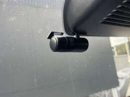 【ドライブレコーダー】前後ドライブレコーダー付きで万が一の際も安心です！