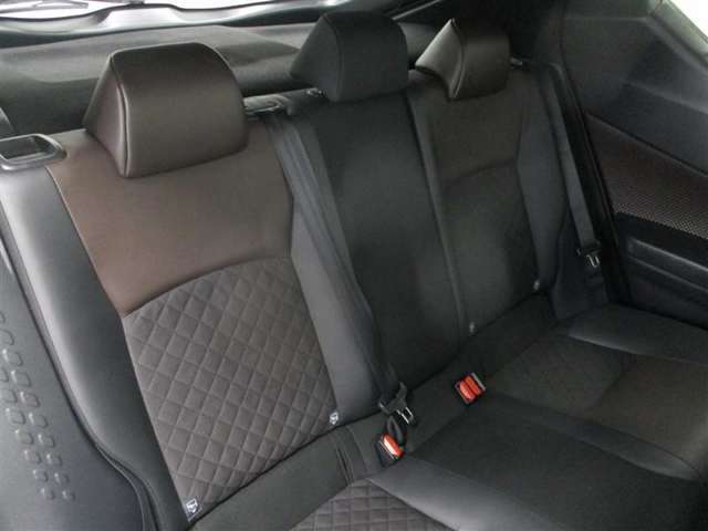 ゆとりある広々とした車内空間は、ドライブを始め買い物やレジャーなど、幅広く活躍します。一人でもみんなとでもお出かけを楽しみましょう！