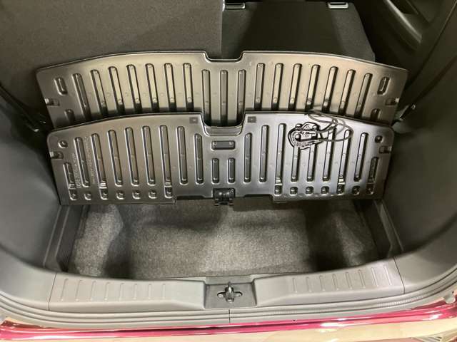 【ラゲッジルーム】実用性に優れた二段式ラゲッジル-ムでお荷物を別々に収納が可能♪♪