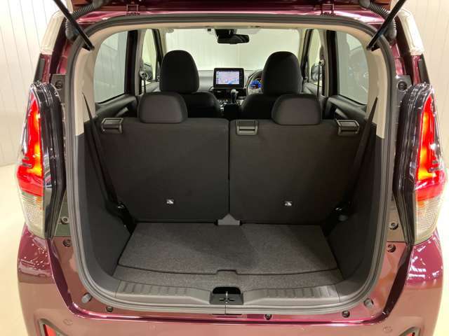 広い開口で荷物の積み下ろしもし易く、収納スペ-スも大容量を確保！！