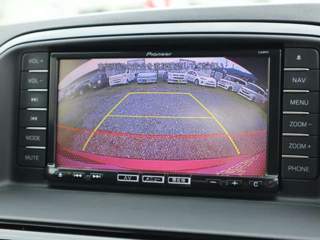 ★バックカメラ★運転席から画面上で安全確認ができます。駐車が苦手な方にもオススメな便利機能です♪