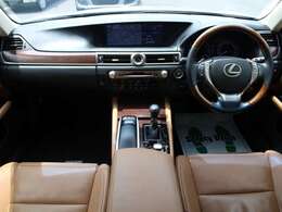 すっきりとしたGSらしいデザインのダッシュ回り！フロントビューの視認性もよく運転しやすいと思います★