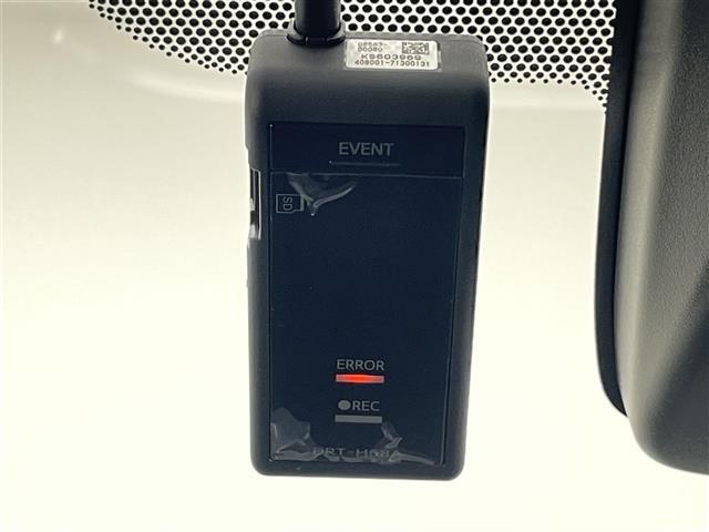 【ドライブレコーダー】運転中の記録を残します。事故などを起こした、起こされた時の証拠を残します。最新機種へのアップグレードも可能となっておりますので、ご相談ください。